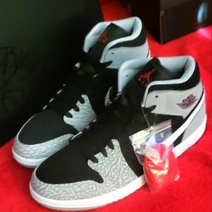 Nike Air Jordan 1 Mid Se (Brand New, NWT, Never worn Size 11.5)